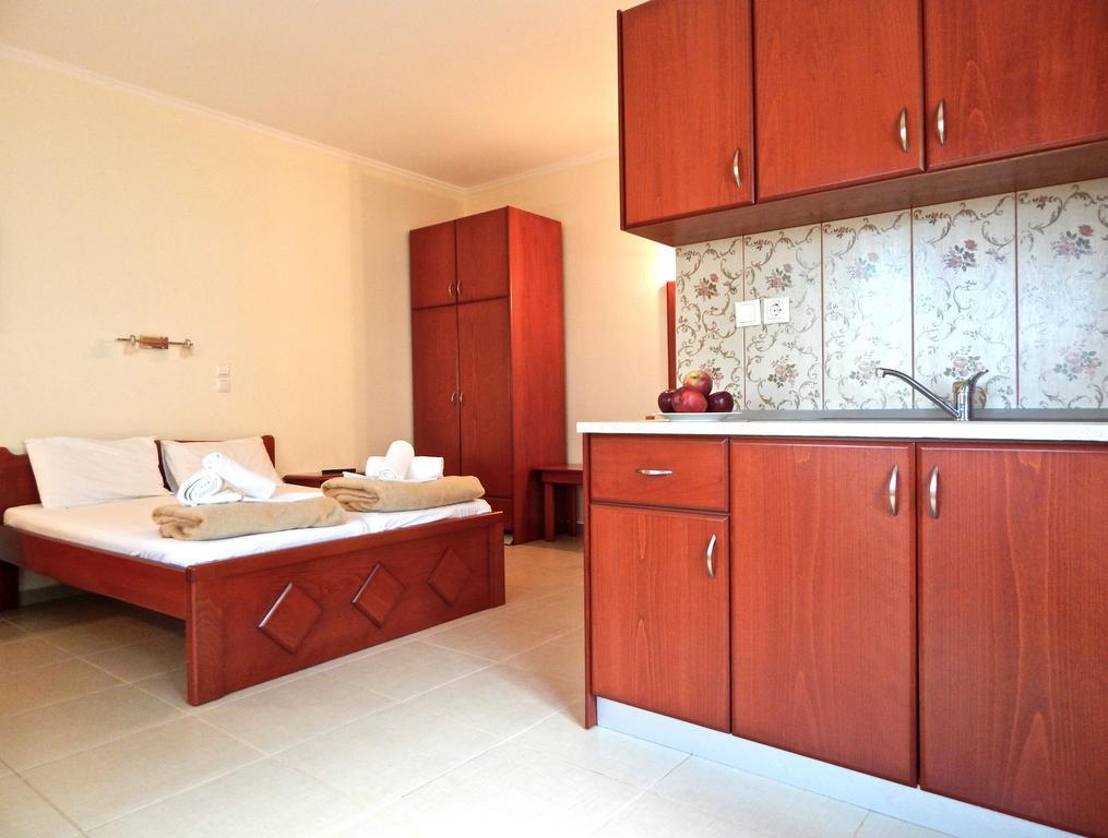 Panorama Apartments And Studios Chrisi Ammoudia Exteriör bild