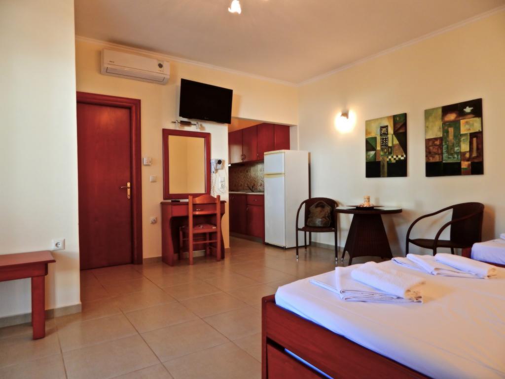 Panorama Apartments And Studios Chrisi Ammoudia Exteriör bild